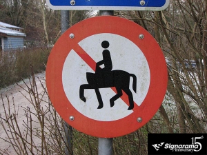 Funny-Signs-Horse-20